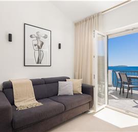 6 Bedroom Waterfront Villa with Pool in Uvala Ljubljeva near Trogir, Sleeps 12-13